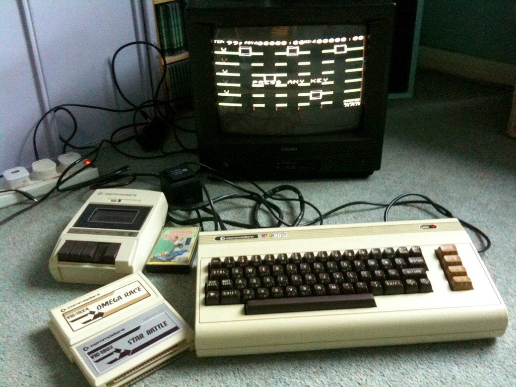Commodore VIC-20 คอมพิวเตอร์เครื่องแรกของมัสก์