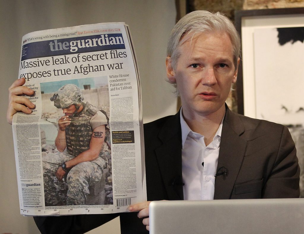 WikiLeaks ของ Julian Assange อีกหนึ่งแนวร่วมสำคัญ (CR:Britannica)