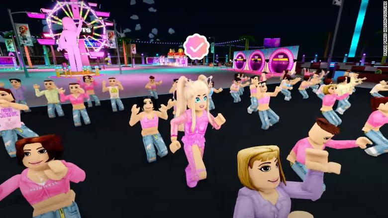 อวตารของ Paris Hilton เข้าร่วมงานเต้นรำที่ Neon Carnival ใน Paris World บน Roblox แพลตฟอร์มเกมเสมือนจริง (CR:cnn)