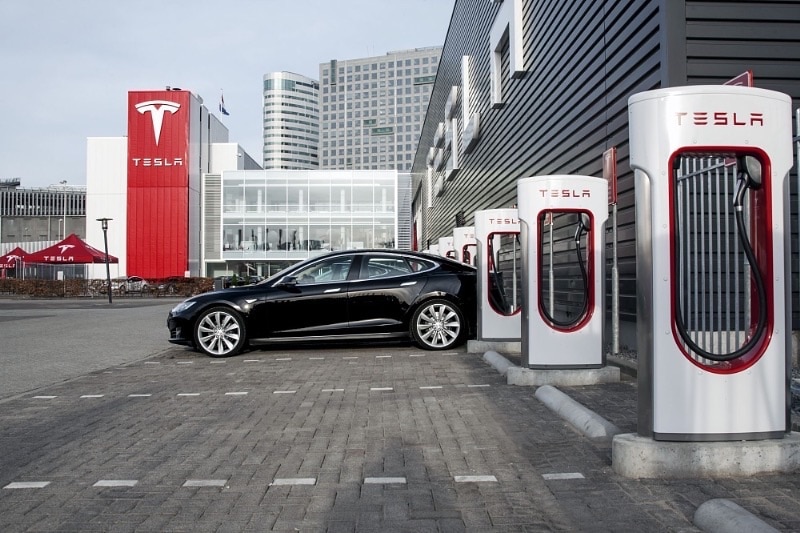 Tesla พยายามสร้างเครือข่ายสถานี Supercharger ทั่วประเทศ (CR:Teslarati)