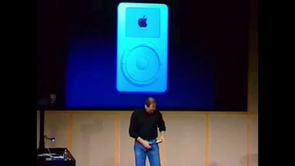 นาทีประวัติศาสตร์ที่จ๊อบส์ หยิบ เจ้า iPod ออกมาจากกระเป๋า (CR:Cult of Mac)