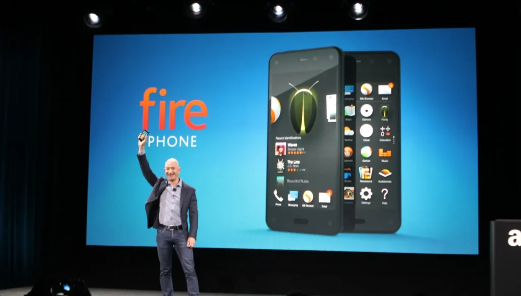 Jeff Bezos เปิดตัว Fire Phone ที่คาดว่าจะเป็นมือถือเรือธงของบริษัท (CR:TechCrunch)
